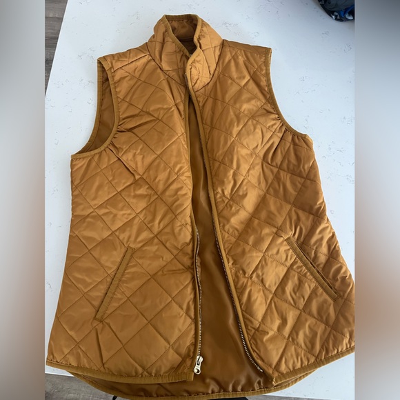 Old Navy quilted Vest, size Small, EUC, mustard yellow - Picture 1 of 2